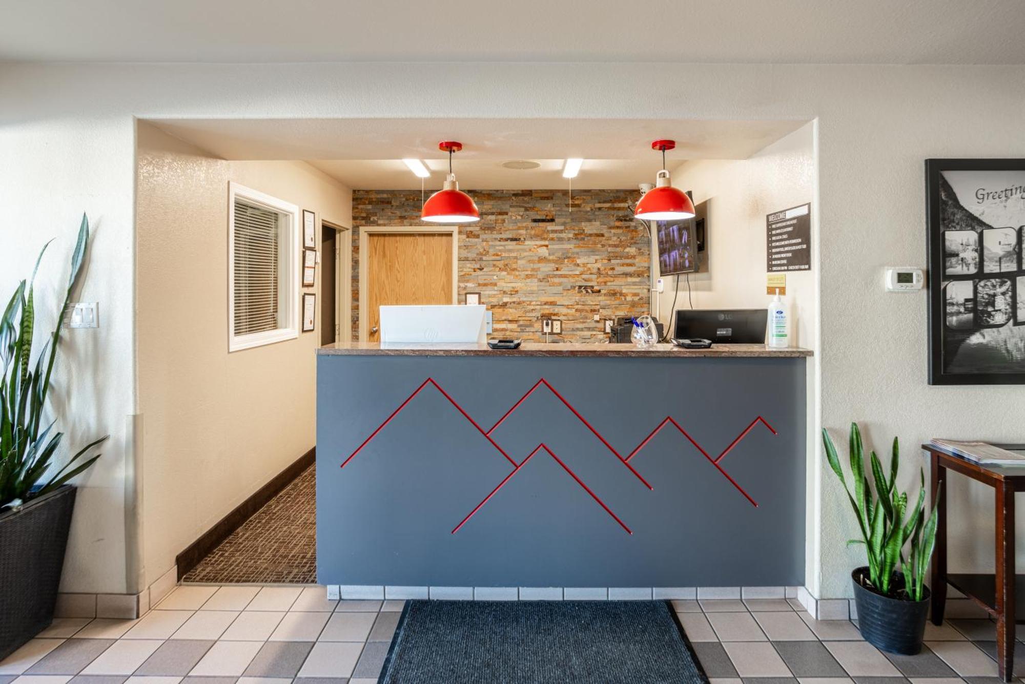 Ramada By Wyndham Cranbrook Hotel Exterior photo
